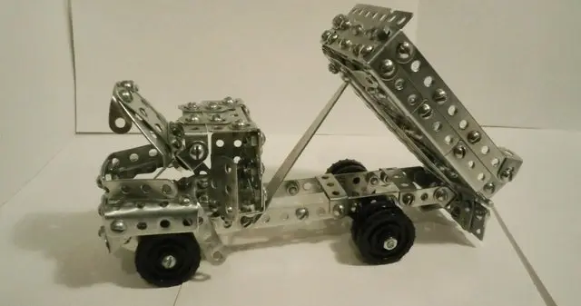 Советские конструкторы: от металлических пластин до пластиковых шедевров СССР, конструктор, игрушки, ностальгия, детство, советские игрушки, металлический конструктор, пластиковый конструктор