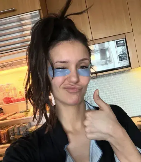 «Кэтрин одобрила»: Нина Добрев снова стала злодейкой из «Дневников вампира» Нина Добрев, Дневники вампира, Кэтрин Пирс, знаменитости, сериалы, ностальгия, мода