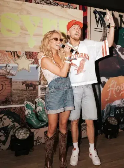 Неожиданный вокал: Сидни Суини выступила на Stagecoach и раздавала белье Сидни Суини, Stagecoach, Diplo, Syrn, музыка, фестиваль, знаменитости, караоке, скандал, нижнее белье