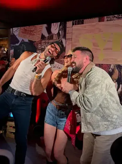 Неожиданный вокал: Сидни Суини выступила на Stagecoach и раздавала белье Сидни Суини, Stagecoach, Diplo, Syrn, музыка, фестиваль, знаменитости, караоке, скандал, нижнее белье