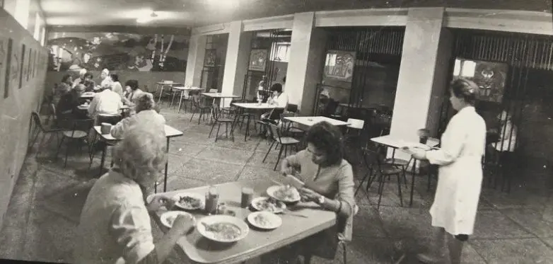 Часовая пауза: как проводили обеденный перерыв в СССР (28 архивных снимков) СССР, обед, перерыв, история, ретро, фотографии, советский союз, быт, рабочие, ностальгия