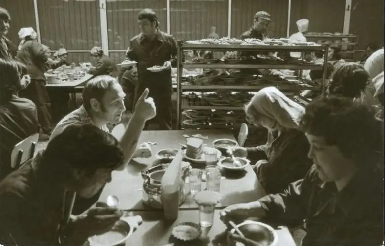 Часовая пауза: как проводили обеденный перерыв в СССР (28 архивных снимков) СССР, обед, перерыв, история, ретро, фотографии, советский союз, быт, рабочие, ностальгия
