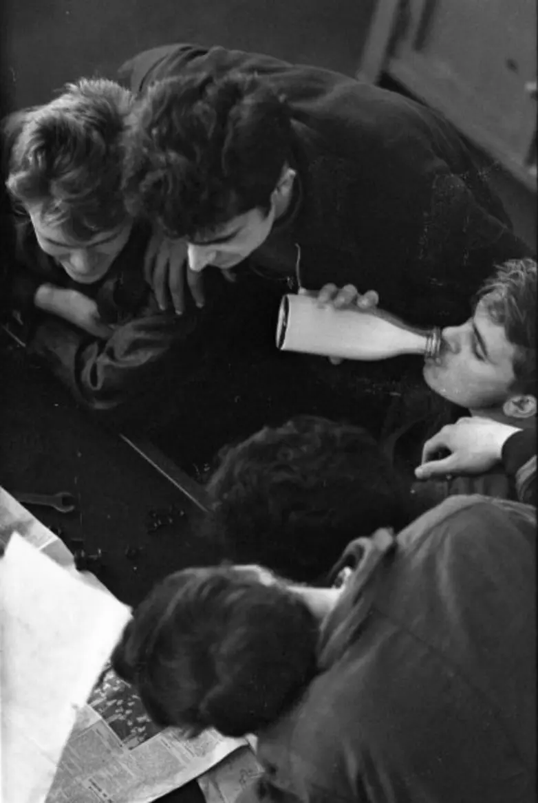 Часовая пауза: как проводили обеденный перерыв в СССР (28 архивных снимков) СССР, обед, перерыв, история, ретро, фотографии, советский союз, быт, рабочие, ностальгия