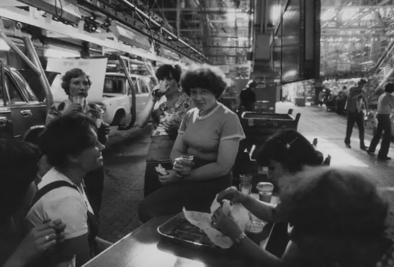 Часовая пауза: как проводили обеденный перерыв в СССР (28 архивных снимков) СССР, обед, перерыв, история, ретро, фотографии, советский союз, быт, рабочие, ностальгия