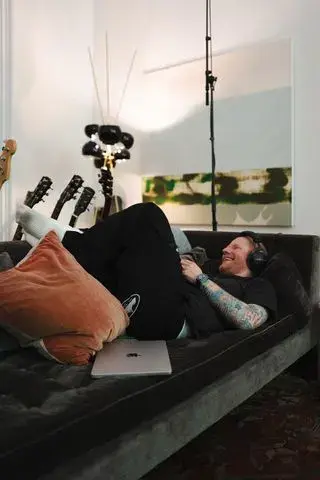 Эд Ширан побрился налысо и рассказал о болезни: что творится в жизни звезды Эд Ширан, Ed Sheeran, стрижка, лысина, опоясывающий лишай, музыка, тур, Loop Tour, Мартин Гаррикс, сериалы, книги