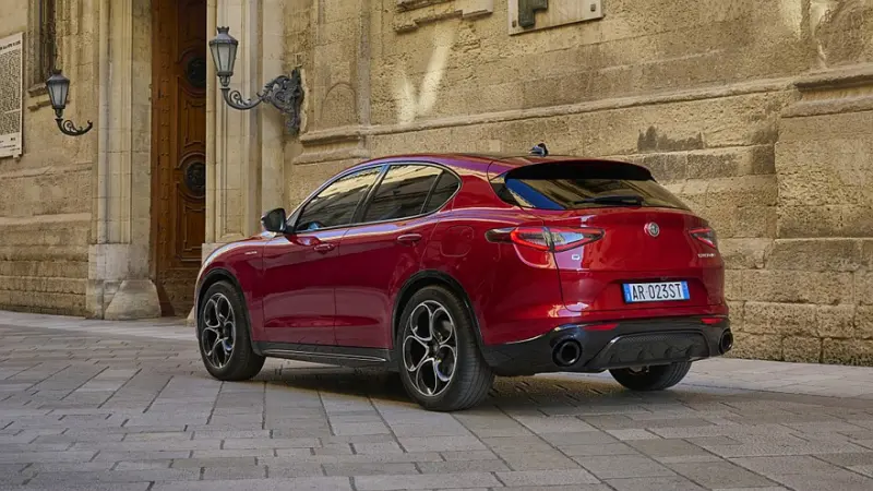 Новые Alfa Romeo Giulia и Stelvio: ставка на мощный бензин, а не на батарейки Alfa Romeo, Giulia, Stelvio, новый кузов, 2028 год, двигатель Hurricane, STLA Large, гибриды, электромобили, новинки авто