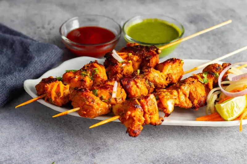 Идеальный шашлык из курицы: три рецепта маринада для невероятной сочности