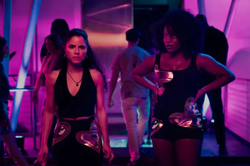 Гид по сериалам мая 2026: от «Паука-Нуар» до «Благих знамений» сериалы, премьеры, май 2026, Рик и Морти, Благие знамения, Паук-Нуар, Цитадель, Террор, Netflix, КИОН, Apple TV