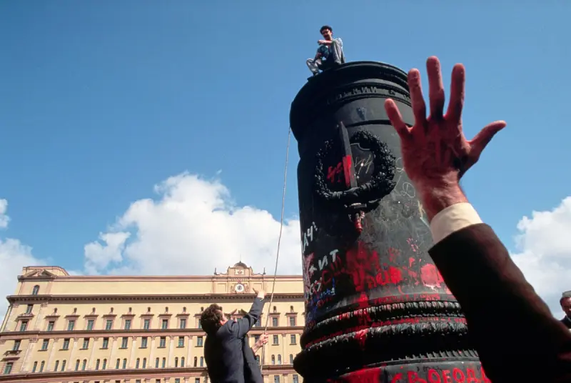 Табачные бунты, война в Тбилиси и Чумак: прощальная прогулка по смертельно раненому СССР ссср, 1991 год, беловежские соглашения, ельцин, табачные бунты, тбилисская война, чумак, история, архивные фото