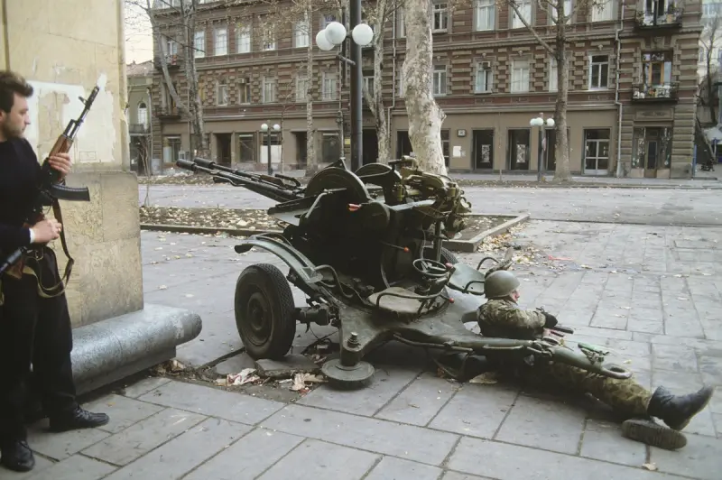 Табачные бунты, война в Тбилиси и Чумак: прощальная прогулка по смертельно раненому СССР ссср, 1991 год, беловежские соглашения, ельцин, табачные бунты, тбилисская война, чумак, история, архивные фото