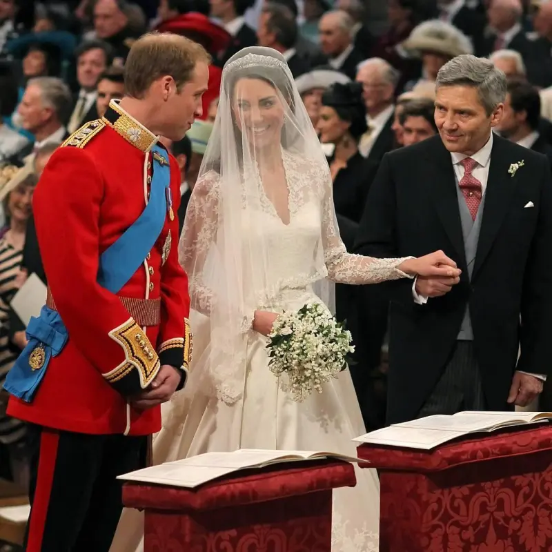 15 лет спустя: невероятные детали свадебного платья Кейт Миддлтон, о которых вы не догадывались Кейт Миддлтон, Сара Бертон, Alexander McQueen, свадебное платье, королевская семья, мода, история, годовщина