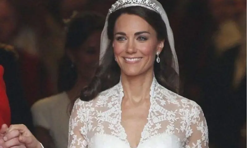 15 лет спустя: невероятные детали свадебного платья Кейт Миддлтон, о которых вы не догадывались