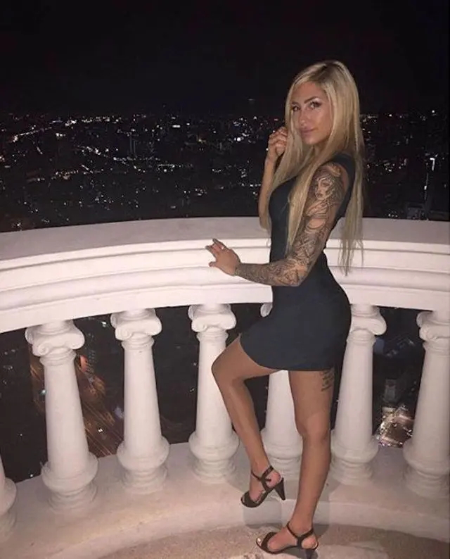 Магия приталенного кроя: 21 образ, где платье диктует правила игры мода, фотография, девушки, обтягивающие платья, стиль, женственность, гламур, красота