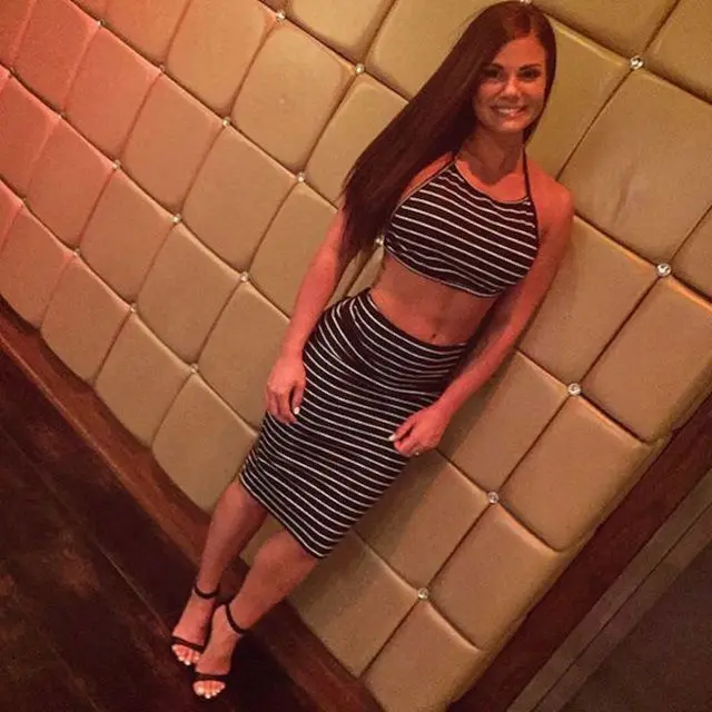 Магия приталенного кроя: 21 образ, где платье диктует правила игры мода, фотография, девушки, обтягивающие платья, стиль, женственность, гламур, красота