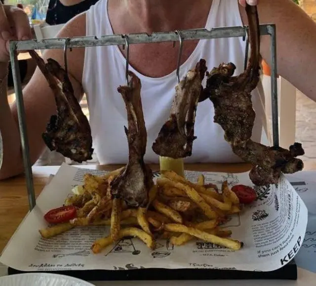 Ужин на грани фола: 18 примеров подачи еды, которую хочется не съесть, а спасти странная еда, подача блюд, кулинарные курьезы, антисервировка, ресторанный креатив, фуд-арт, смешная еда