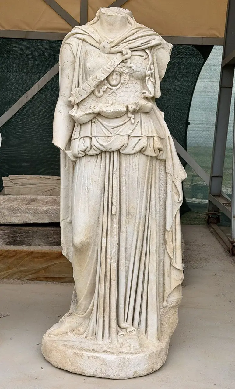 Гигантская Афина из Лаодикеи: археологи в шоке от деталей Турция, археология, статуя, Афина, Лаодикея, древность, скульптура, раскопки, история