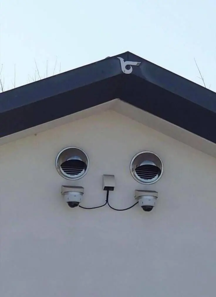 30 фото, после которых вы начнете подозревать каждую розетку в наличии души парейдолия, лица, предметы, фото, приколы, подборка, удивительное рядом