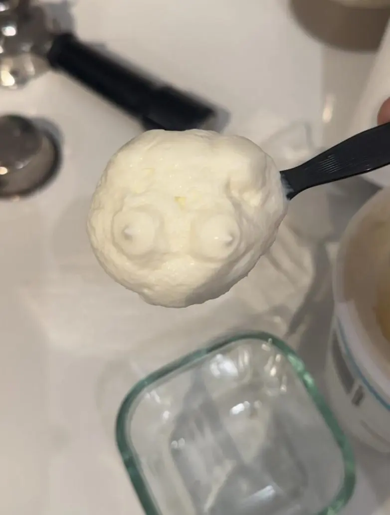 30 фото, после которых вы начнете подозревать каждую розетку в наличии души парейдолия, лица, предметы, фото, приколы, подборка, удивительное рядом