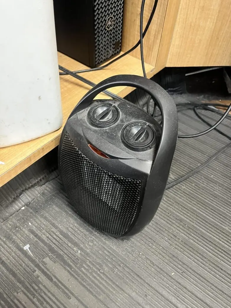 30 фото, после которых вы начнете подозревать каждую розетку в наличии души парейдолия, лица, предметы, фото, приколы, подборка, удивительное рядом