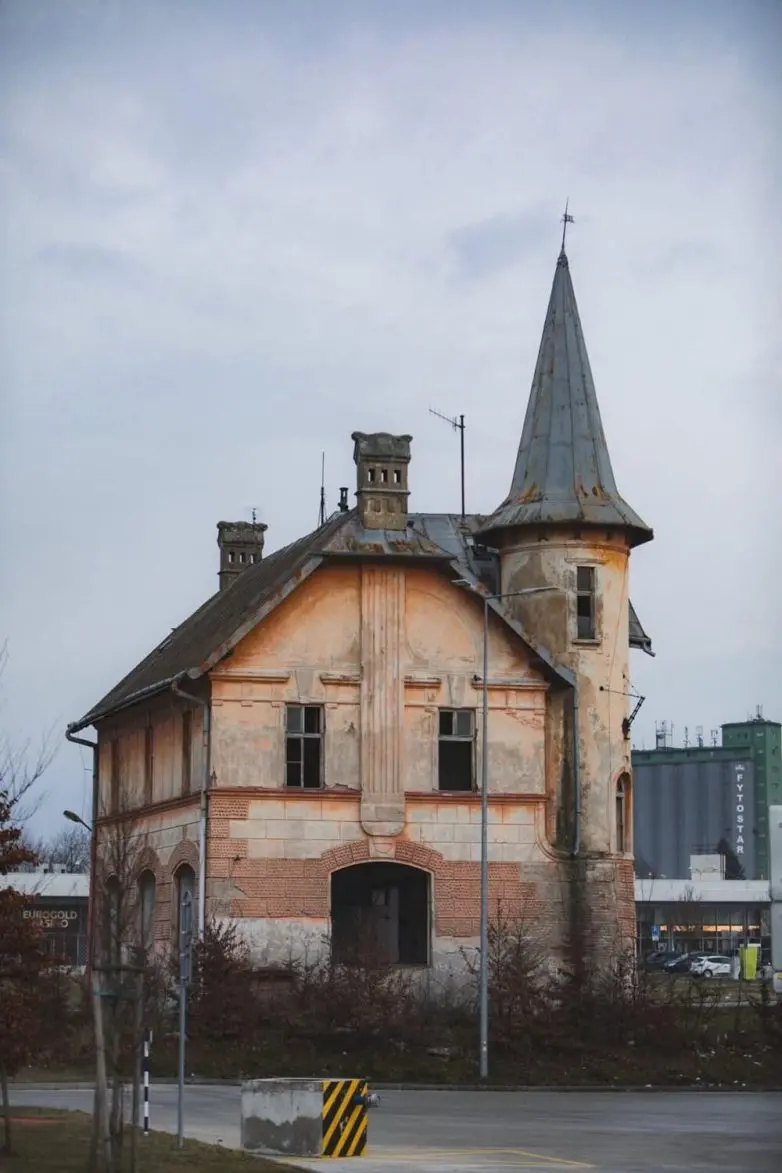 30 фото, после которых вы начнете подозревать каждую розетку в наличии души парейдолия, лица, предметы, фото, приколы, подборка, удивительное рядом