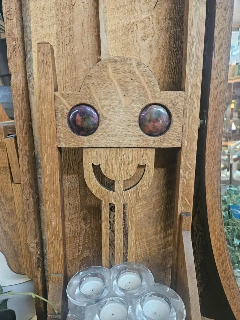 30 фото, после которых вы начнете подозревать каждую розетку в наличии души парейдолия, лица, предметы, фото, приколы, подборка, удивительное рядом