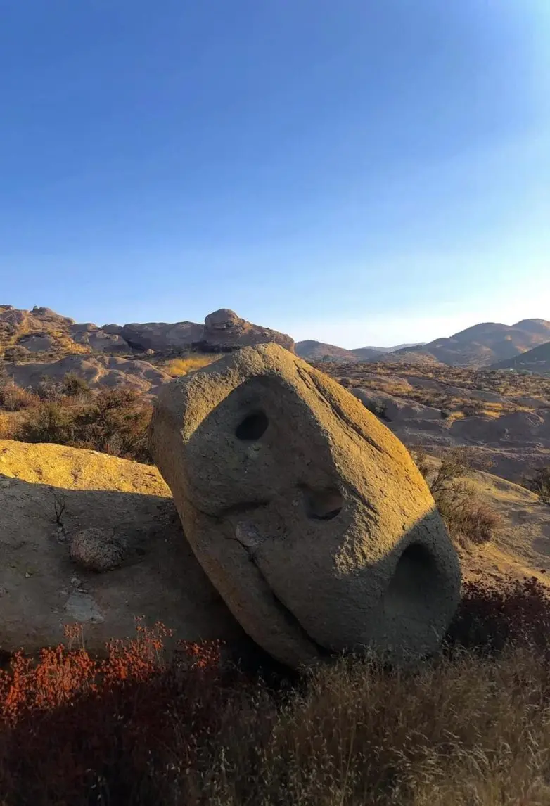 30 фото, после которых вы начнете подозревать каждую розетку в наличии души парейдолия, лица, предметы, фото, приколы, подборка, удивительное рядом