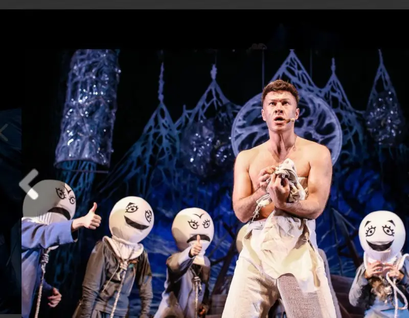 Три крутых события в Москве: от «Гамлета» до аромата Москва, май, афиша, спектакль, выставка, Гамлет, Парфюмер, Третьяковка, Бикбаев, Ермак