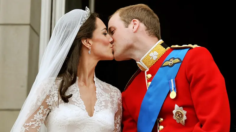 Пять серьёзных испытаний, которые не разрушили брак Уильяма и Кейт Кейт Миддлтон, принц Уильям, королевская семья, отношения, кризис, онкология, принц Гарри, Меган Маркл, Роуз Хэнбери, папарацци