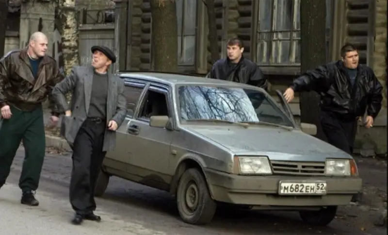 Топ-10 машин 90-х: на чём ездили «братки»? авто 90-х, бандитские машины, BMW E34, Mercedes W140, Jeep Grand Cherokee, ГАЗ-3102, Lincoln Town Car