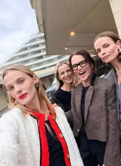Сказка в Биаррице: Наташа Поли показала закулисье показа Chanel Наташа Поли, Chanel, показ мод, Биарриц, круизная коллекция, бэкстейдж, модели, Матье Блази, Анна Вьялицына