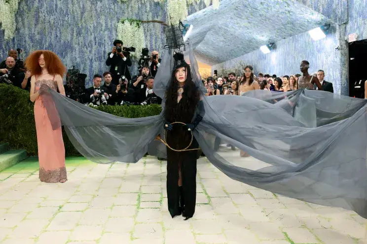 Мадонна на Met Gala: образ с кораблем и помолвка с молодым бойфрендом Мадонна, Met Gala, Saint Laurent, Аким Моррис, Энтони Ваккарелло, красная дорожка, Ирина Шейк, Джиджи Хадид, Николь Кидман, Кайли Дженнер