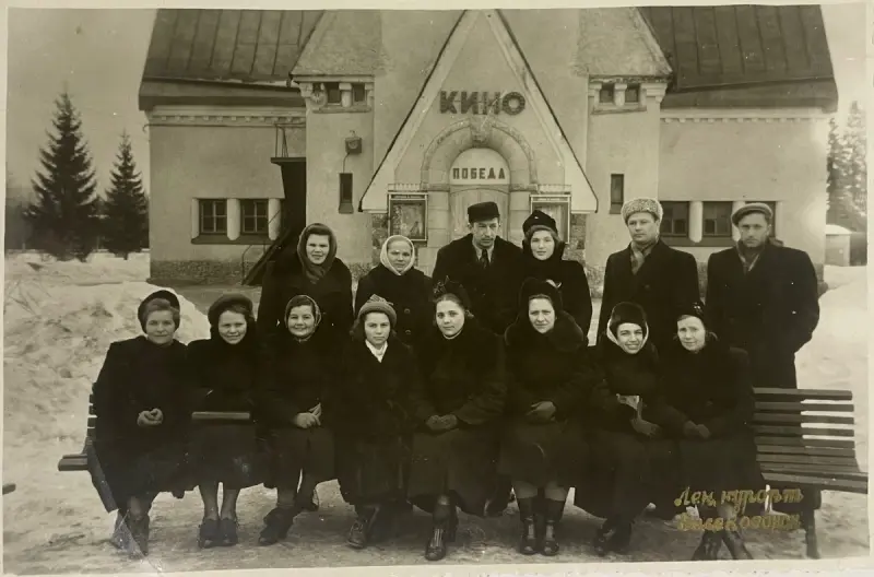 Ленинград-1953: похороны вождя, женщины у станков и стильные пижоны на Дворцовой ленинград 1953, история ссср, ретро фото, галерная улица, смерть сталина, газ-69, невский проспект