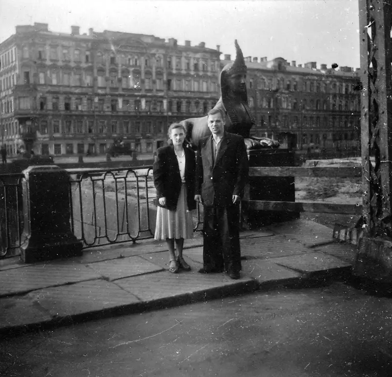 Ленинград-1953: похороны вождя, женщины у станков и стильные пижоны на Дворцовой ленинград 1953, история ссср, ретро фото, галерная улица, смерть сталина, газ-69, невский проспект