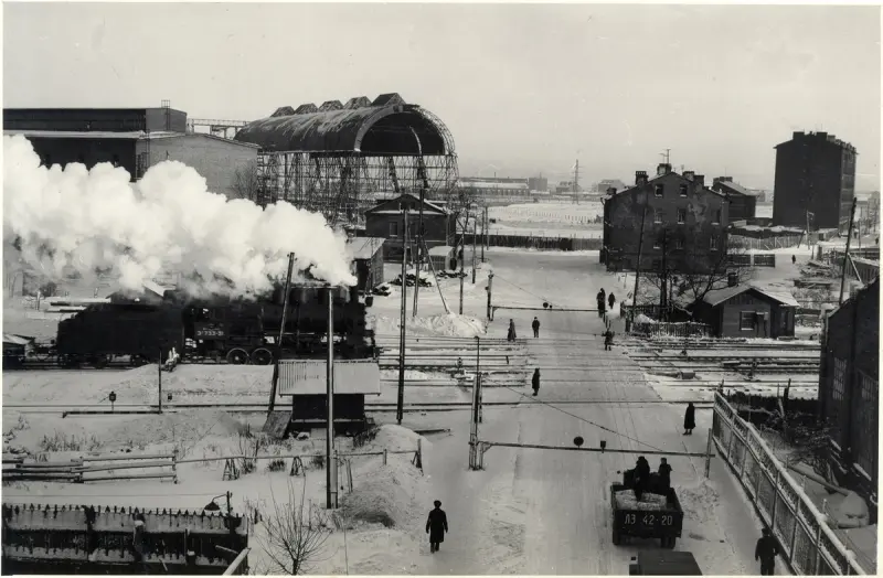 Ленинград-1953: похороны вождя, женщины у станков и стильные пижоны на Дворцовой ленинград 1953, история ссср, ретро фото, галерная улица, смерть сталина, газ-69, невский проспект