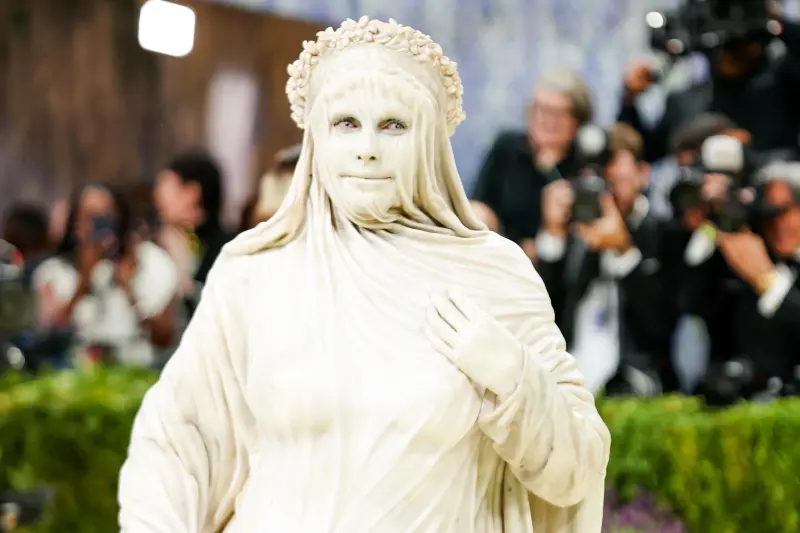 Скандальный бал: Met Gala-2026 и его самые странные образы Met Gala, мода, скандал, звезды, Джеф Безос, Хайди Клум, наряды