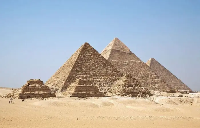 5 древних чудес, которые массовый туризм превратил в руины туризм, история, памятники, разрушение, пещера Ласко, пирамиды, Колизей, Стоунхендж, Китайская стена, вандализм