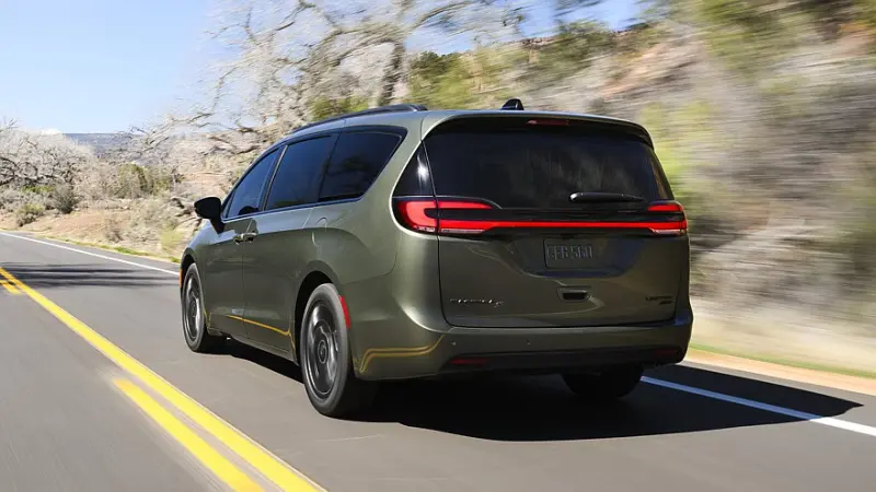 Chrysler скорректировал цены на обновлённый минивэн Pacifica Chrysler Pacifica, минивэн, цены на авто, рестайлинг, Stellantis, Pentastar, полный привод, 2026 год