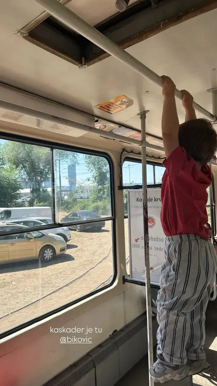 «Каскадёр здесь»: жена Милоша Биковича показала забавное фото мужа с сыном Милош Бикович, Ивана Малич, семья, дети, фото, знаменитости