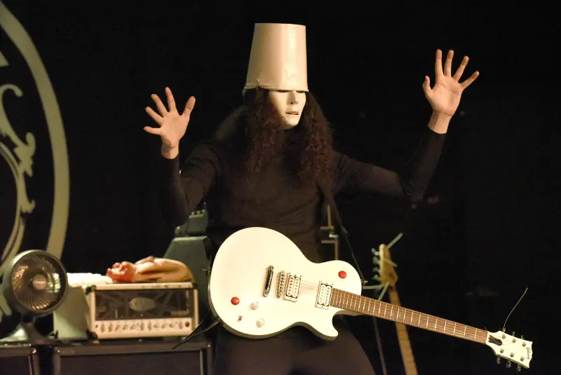 Рекордсмен по количеству альбомов: кто выпустил почти 800 пластинок? Buckethead, дискография, рекорд, музыка, альбомы, Pike Series, Guns N'Roses, гитарист