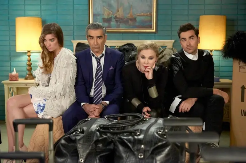 6 легких сериалов, от которых невозможно оторваться сериалы, кино, комедия, драма, экшн, подборка, вечерний просмотр, шиттс крик, мистер ноготь, беспринципные, пацаны, джек ричер, лиллехаммер