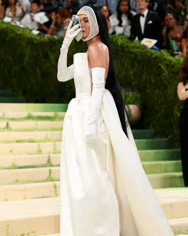 Самые безумные образы Met Gala 2026: от Карди Би до Ирины Шейк Met Gala, знаменитости, мода, наряды, звезды, красная дорожка, приколы