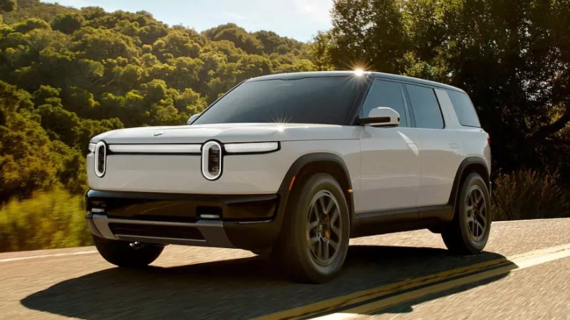 Rivian R2 готовит сюрпризы: анонсированы новые версии, включая мощный R2X Rivian, R2, R2X, электромобили, новинки, кроссовер, модификации, автоновости