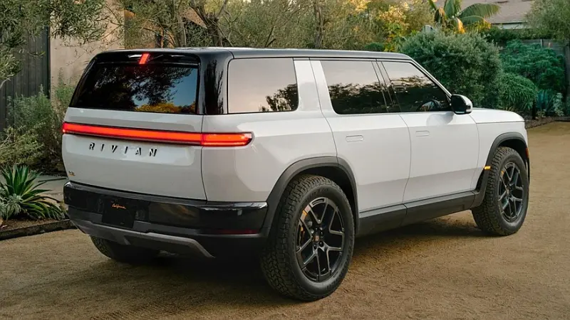 Rivian R2 готовит сюрпризы: анонсированы новые версии, включая мощный R2X Rivian, R2, R2X, электромобили, новинки, кроссовер, модификации, автоновости