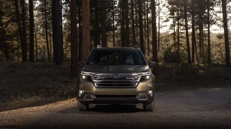 Какой гибридный кроссовер лучше: Toyota RAV4, Honda CR-V или Subaru Forester? Toyota RAV4, Honda CR-V, Subaru Forester, гибрид, кроссовер, сравнение, полный привод, выбор авто, японские авто