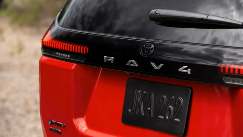Какой гибридный кроссовер лучше: Toyota RAV4, Honda CR-V или Subaru Forester? Toyota RAV4, Honda CR-V, Subaru Forester, гибрид, кроссовер, сравнение, полный привод, выбор авто, японские авто