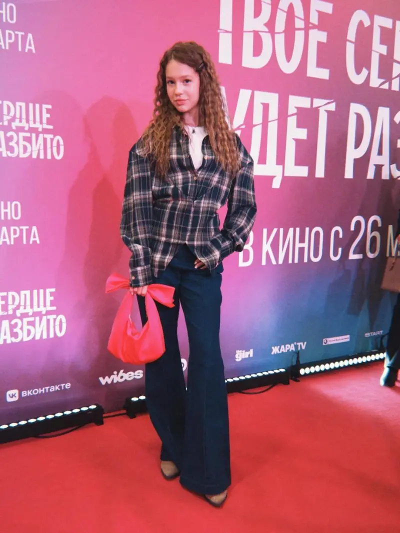 Куда пропала босая девочка из «Голос. Дети»: 15-летняя Таисия Скоморохова сейчас Таисия Скоморохова, Голос Дети, дети-звезды, как изменились звезды, Таисия Скоморохова сейчас, участники Голоса, сериал Семья Светофоровых, мюзикл Мечтатели, Полина Гагарина, Баста, Валерий Меладзе