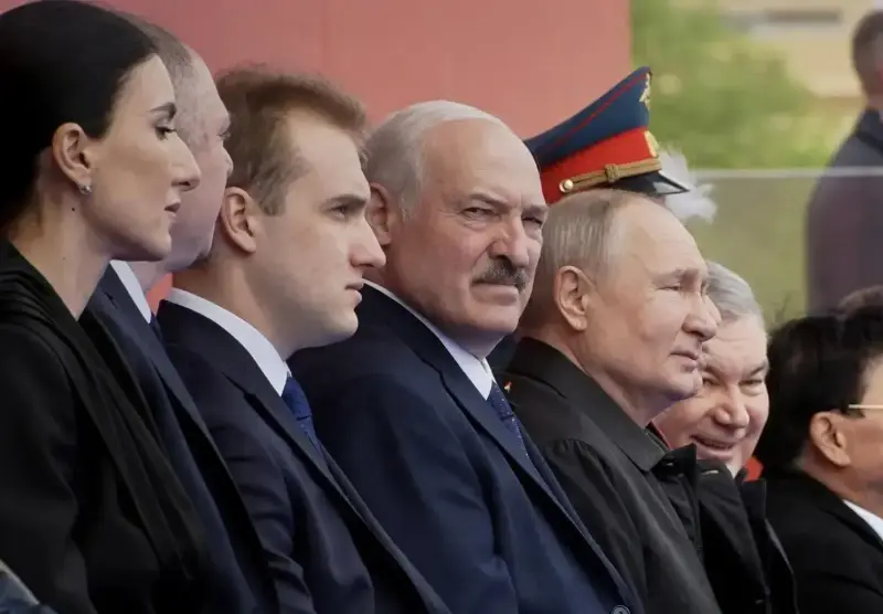 «Становится копией отца»: как за год изменился Николай Лукашенко Николай Лукашенко, Александр Лукашенко, парад Победы, внешность, изменения, поклонницы, сходство, сын президента, Беларусь