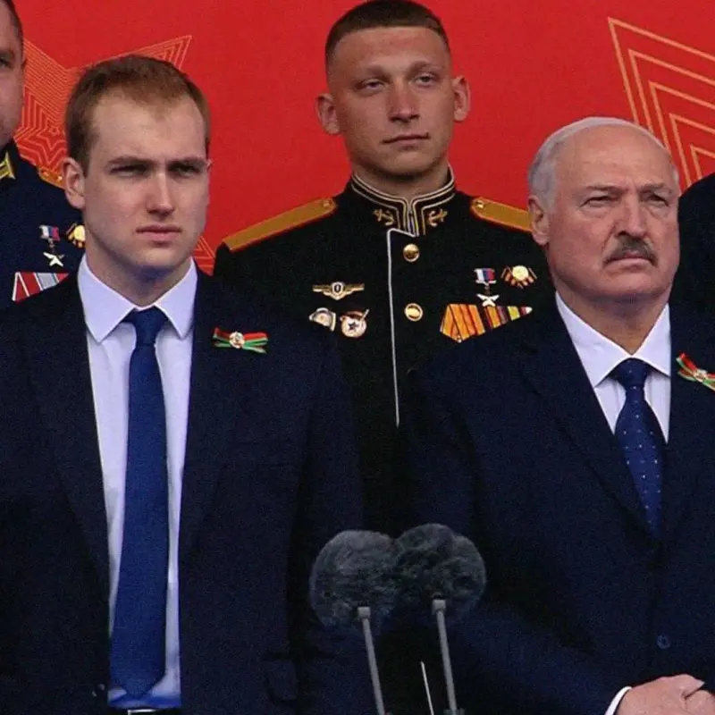 «Становится копией отца»: как за год изменился Николай Лукашенко Николай Лукашенко, Александр Лукашенко, парад Победы, внешность, изменения, поклонницы, сходство, сын президента, Беларусь