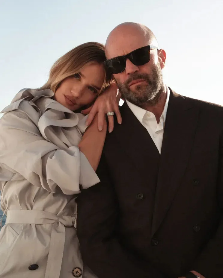 Стильная пара: Рози и Джейсон на открытии Burberry в Антибе Рози Хантингтон-Уайтли, Джейсон Стэтхем, Burberry, знаменитости, мода, Канны, звездная пара, открытие