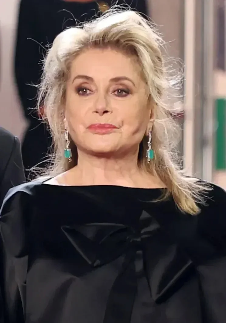 Кара, Леа и Катрин: Триумфальное появление на премьере в Каннах Канны, знаменитости, мода, кино, премьера, Кара Делевинь, Леа Сейду, Катрин Денёв